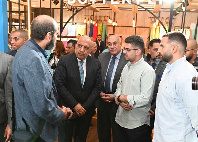 وزير قطاع الأعمال العام يتفقد معرض "ديستينيش إفريقيا 2023" 2 2248111 0