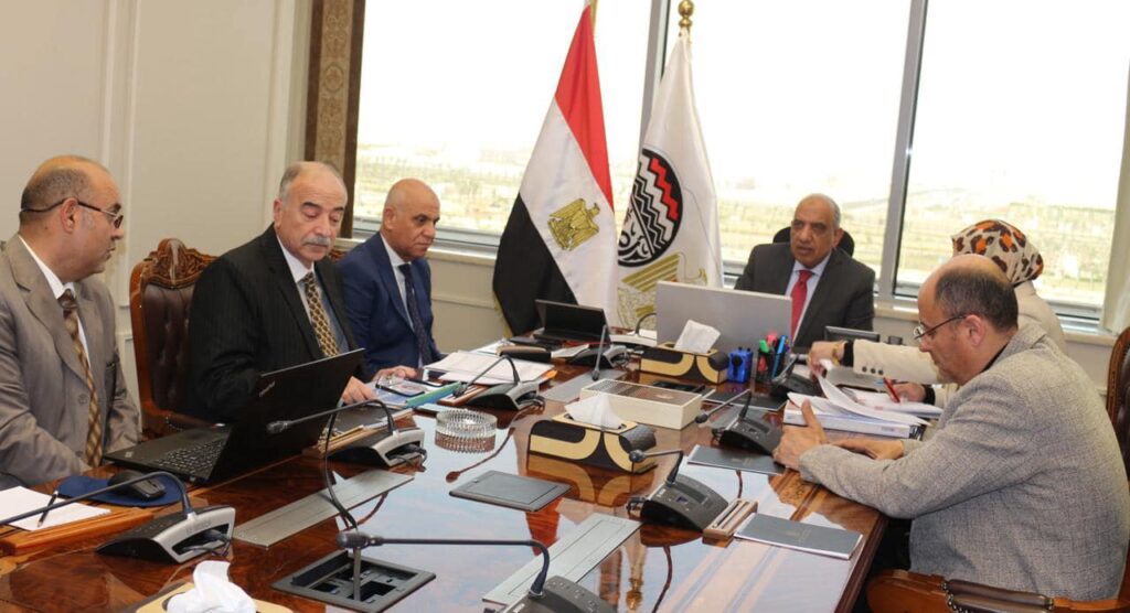 وزير قطاع الأعمال العام يستعرض خطة تطوير فروع التجارة الداخلية بالتعاون مع القطاع الخاص 5 419324727 359764503448335 8807032241280882341 n