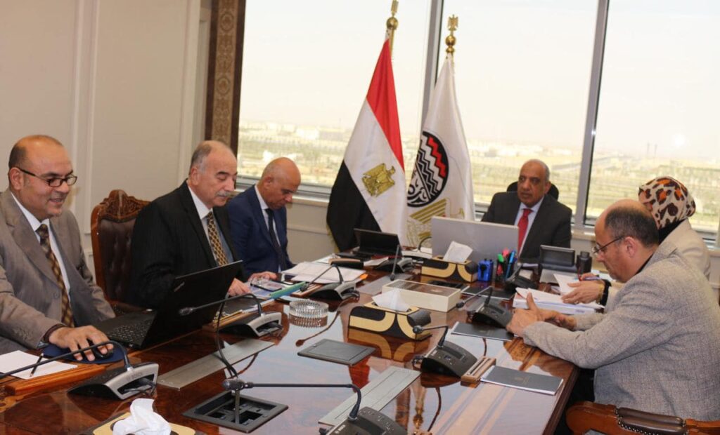 وزير قطاع الأعمال العام يستعرض خطة تطوير فروع التجارة الداخلية بالتعاون مع القطاع الخاص 4 420190107 359764743448311 5401852598813081899 n
