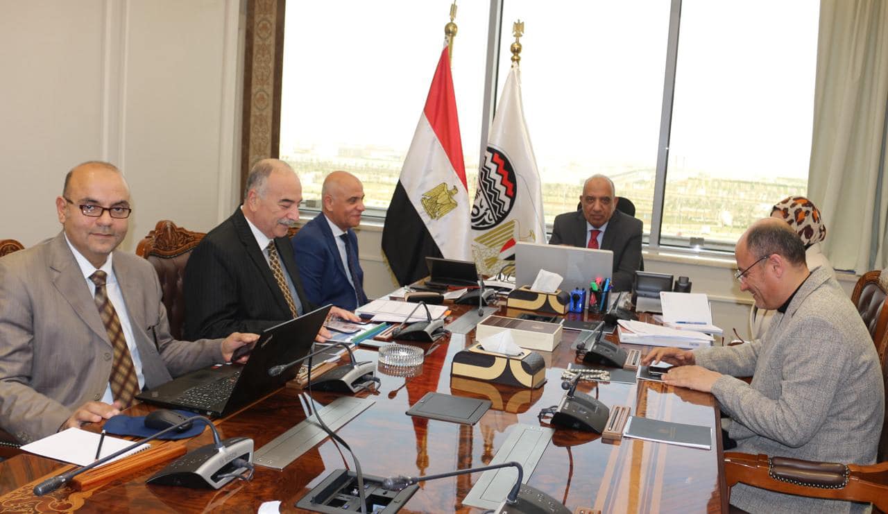 وزير قطاع الأعمال العام يستعرض خطة تطوير فروع التجارة الداخلية بالتعاون مع القطاع الخاص 2 420398146 359764506781668 5071113681287275252 n