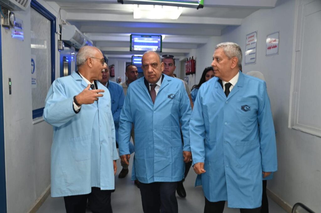 بالصور وزير قطاع الأعمال العام فى جولة تفقدية لمشروعات تحديث وتطوير خطوط الإنتاج بشركة القاهرة للأدوية 7 4