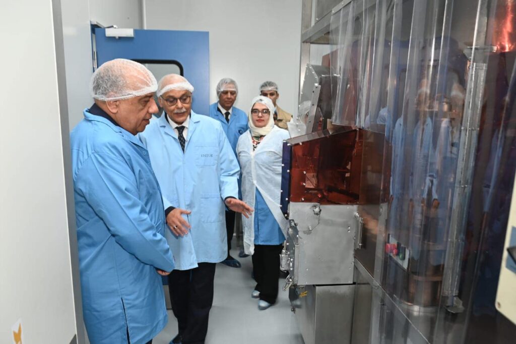 بالصور وزير قطاع الأعمال العام فى جولة تفقدية لمشروعات تحديث وتطوير خطوط الإنتاج بشركة القاهرة للأدوية 5 6