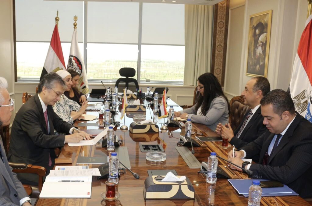 أنفوجراف/ وزير قطاع الأعمال العام يستقبل سفير اليابان بالقاهرة لبحث تعزيز التعاون الاقتصادي والفرص المتاحة للاستثمار 3 12