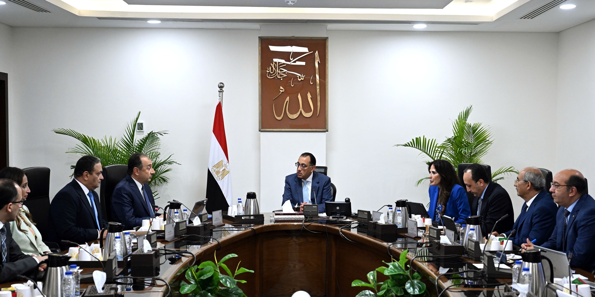 بالصور رئيس الوزراء يتابع مع وزير قطاع الأعمال موقف تطوير المشروعات الصناعية للغزل والنسيج والألومنيوم والسيارات 2 453049109 986706980166389 3028710054458122667 n