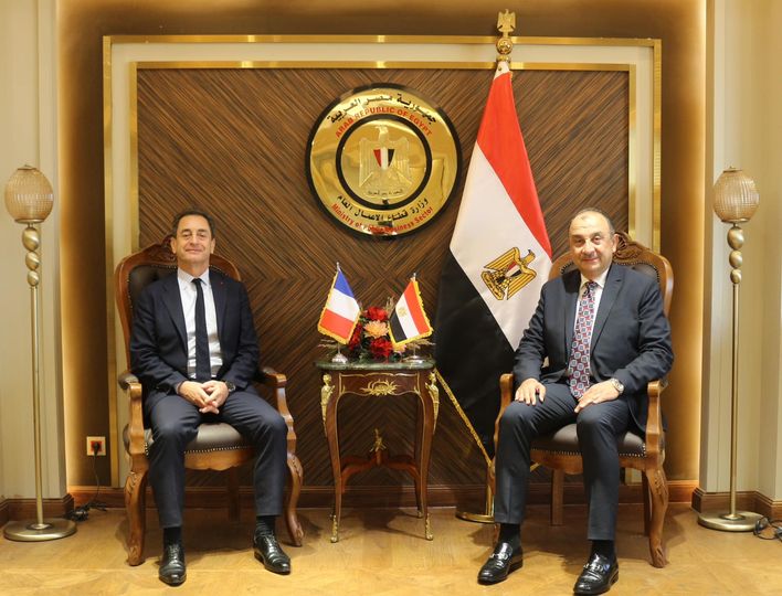 وزير قطاع الأعمال العام يبحث مع سفير فرنسا بالقاهرة سبل زيادة الشراكات الاستثمارية 2 453347262 431194732971978 2254960810910267826 n
