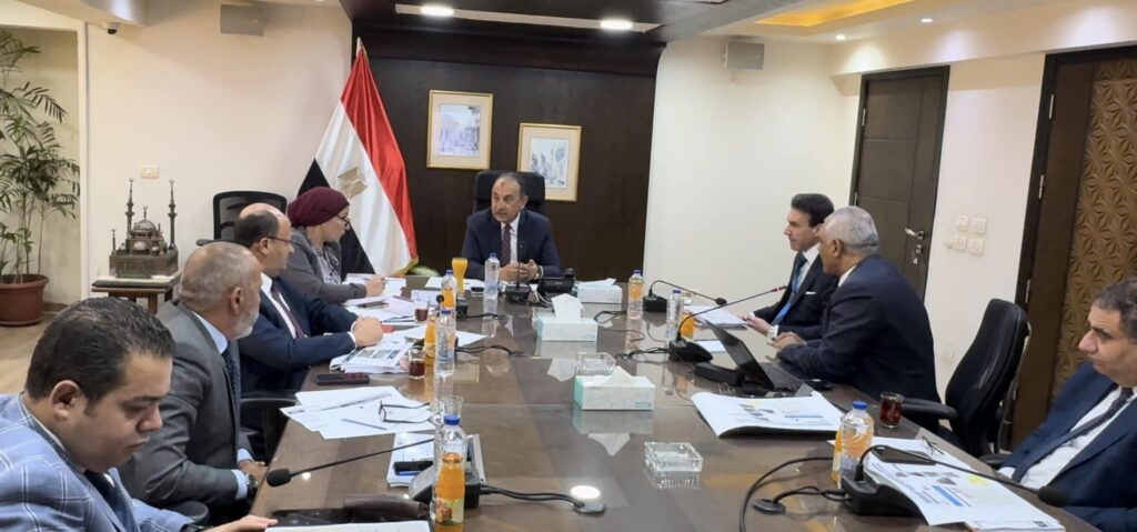 بالصور وزير قطاع الأعمال العام في زيارة للقابضة للتشييد..يعقد اجتماعا لمتابعة مشروعات "الإسكندرية للاستثمارات والتنمية العمرانية".. ويلتقي عددا من العملاء ويوجه بسرعة إنجاز المشروعات والارتقاء بجودة الخدمات 3 80