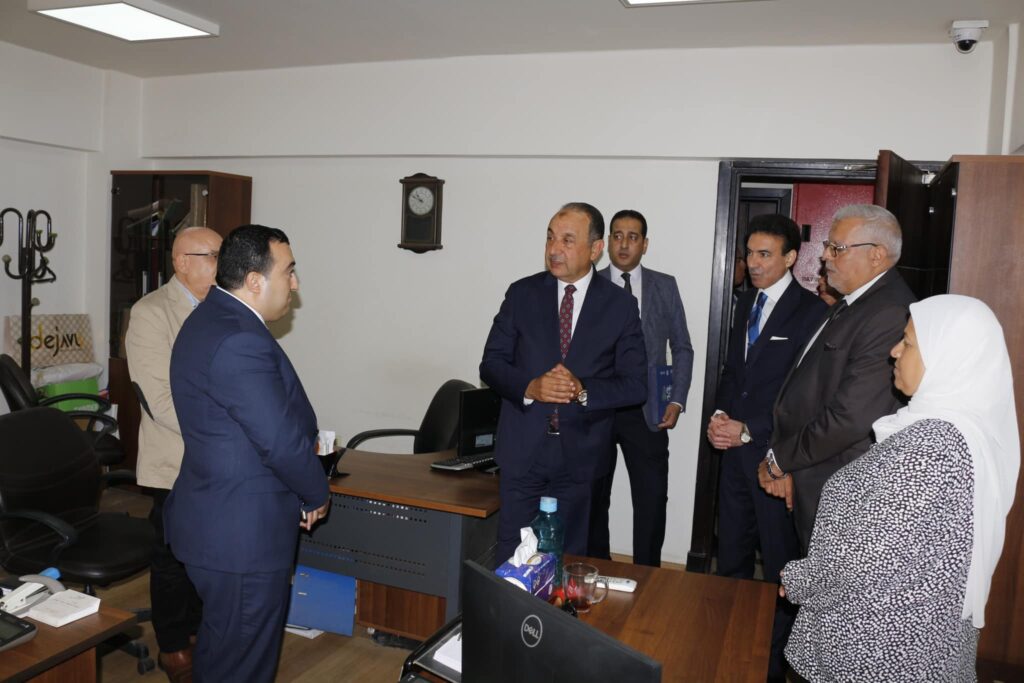 بالصور وزير قطاع الأعمال العام في زيارة للقابضة للتشييد..يعقد اجتماعا لمتابعة مشروعات "الإسكندرية للاستثمارات والتنمية العمرانية".. ويلتقي عددا من العملاء ويوجه بسرعة إنجاز المشروعات والارتقاء بجودة الخدمات 6 83
