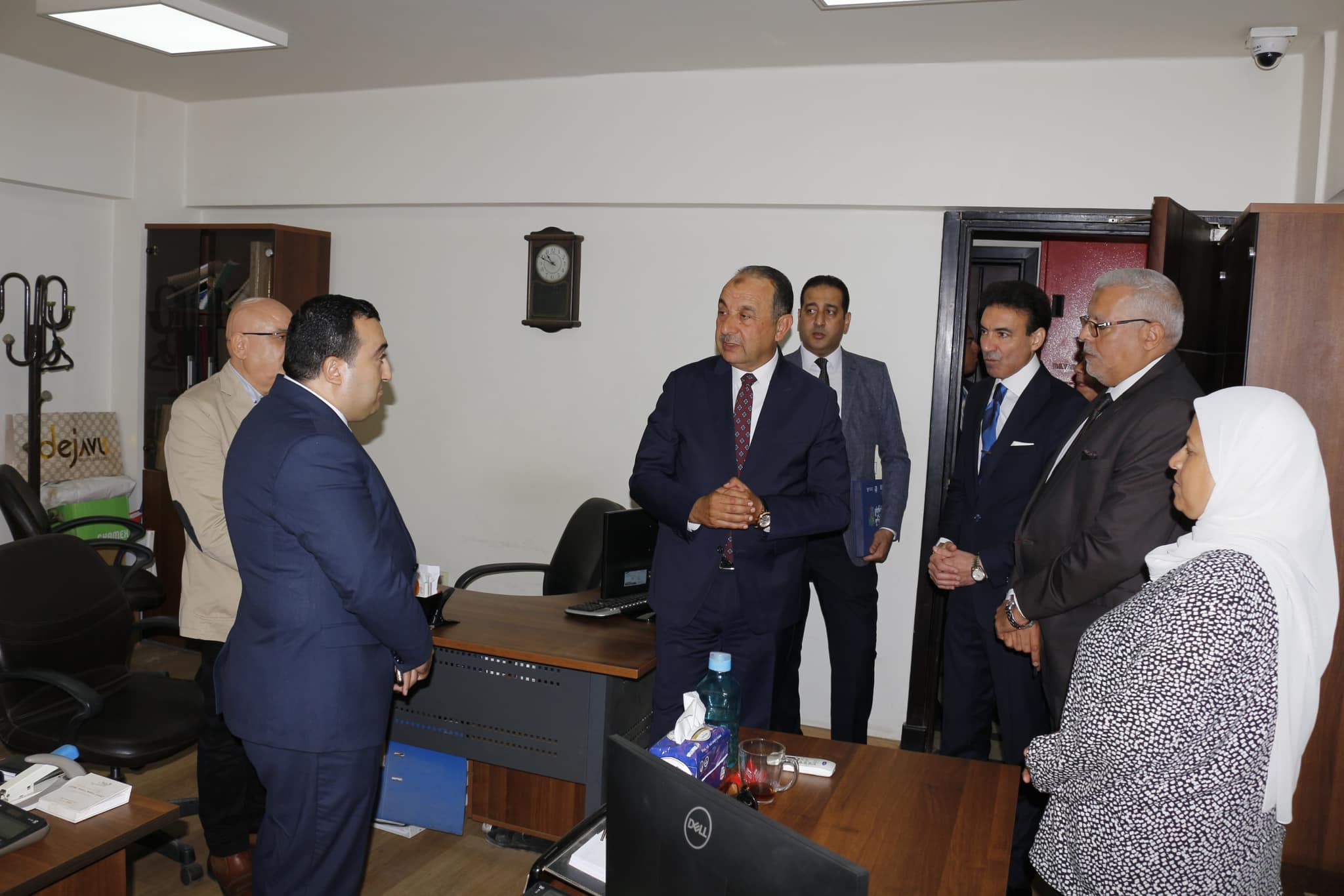بالصور وزير قطاع الأعمال العام في زيارة للقابضة للتشييد..يعقد اجتماعا لمتابعة مشروعات "الإسكندرية للاستثمارات والتنمية العمرانية".. ويلتقي عددا من العملاء ويوجه بسرعة إنجاز المشروعات والارتقاء بجودة الخدمات 2 83