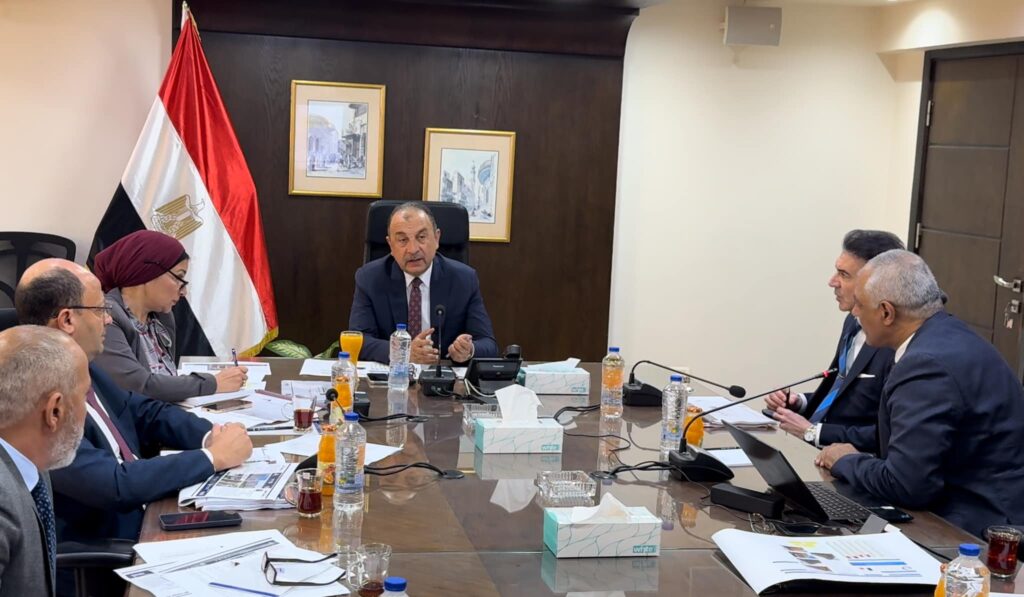 بالصور وزير قطاع الأعمال العام في زيارة للقابضة للتشييد..يعقد اجتماعا لمتابعة مشروعات "الإسكندرية للاستثمارات والتنمية العمرانية".. ويلتقي عددا من العملاء ويوجه بسرعة إنجاز المشروعات والارتقاء بجودة الخدمات 4 85