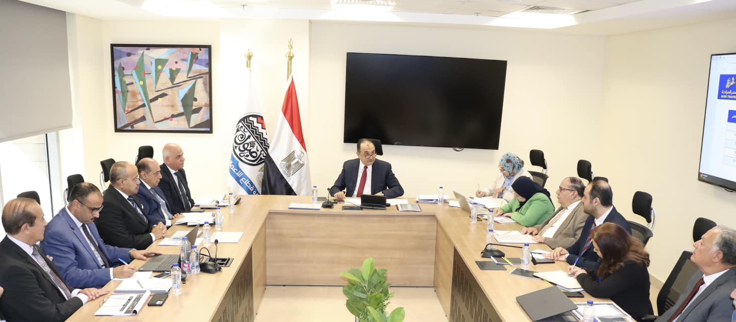 وزير قطاع الأعمال العام : متابعه مستمره لمستجدات تنفيذ عدد من المشروعات الفندقية والسياحية والتجارية التابعه للقابضه للسياحه والفنادق 2 464682672 491220250302759 1956998987794312542 n