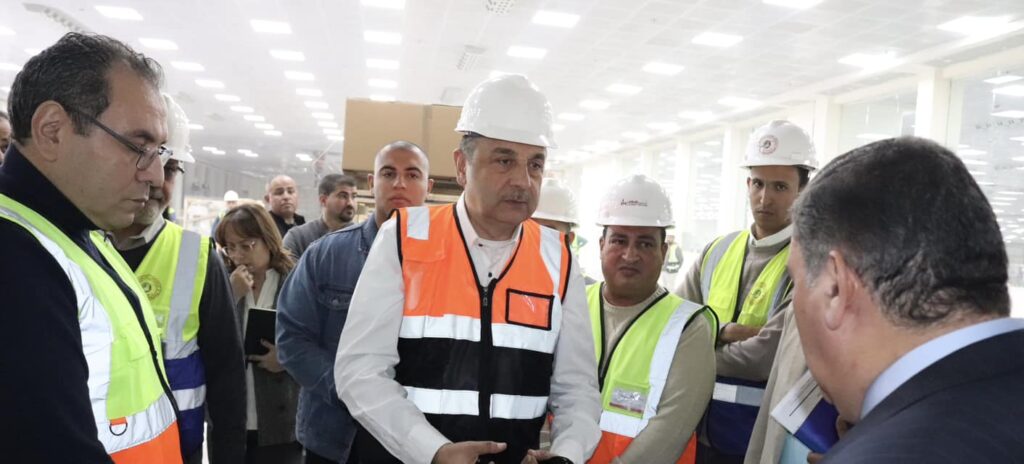 وزير قطاع الأعمال العام يتفقد مصانع شركة "مصر شبين الكوم للغزل والنسيج" بالمنوفية.. ويتابع المراحل النهائية لمصنع "غزل 2" الجديد وبدء تركيب الماكينات الحديثة 8 1000 2