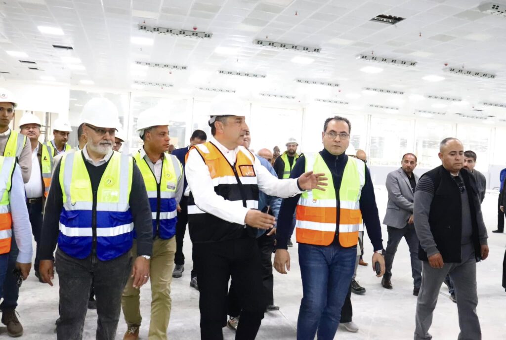 وزير قطاع الأعمال العام يتفقد مصانع شركة "مصر شبين الكوم للغزل والنسيج" بالمنوفية.. ويتابع المراحل النهائية لمصنع "غزل 2" الجديد وبدء تركيب الماكينات الحديثة 5 700 2