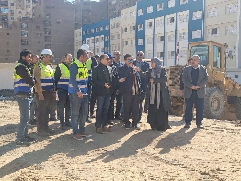 بالصور رئيس القابضه للتشيد والتعمير ورئيس شركه حسن علام في جوله ميدانيه لتفقد مشروع المدارس 4 476367202 1877786152628021 3704063100410539688 n