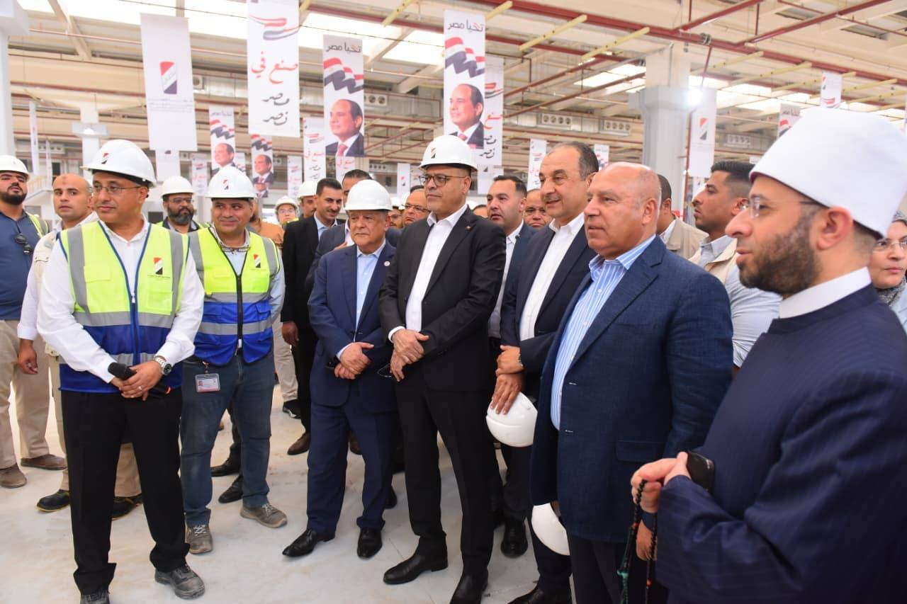 بالصور/ نائب رئيس مجلس الوزراء للتنمية الصناعية وزير الصناعة والنقل ووزراء قطاع الأعمال العام والعمل والأوقاف يتفقدون مصانع شركة النصر للسيارات بحلوان 2 536272063 698933036198145 3645279173248169483 n