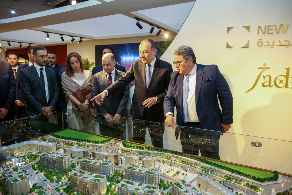 وزير قطاع الأعمال العام يتفقد جناحي شركتي "مصر الجديدة للإسكان والتعمير" و"الإسكندرية للاستثمارات والتنمية العمرانية" بمعرض "سيتي سكيب مصر" 2025 3 515493251 725897896834992 5042532184573657632 n