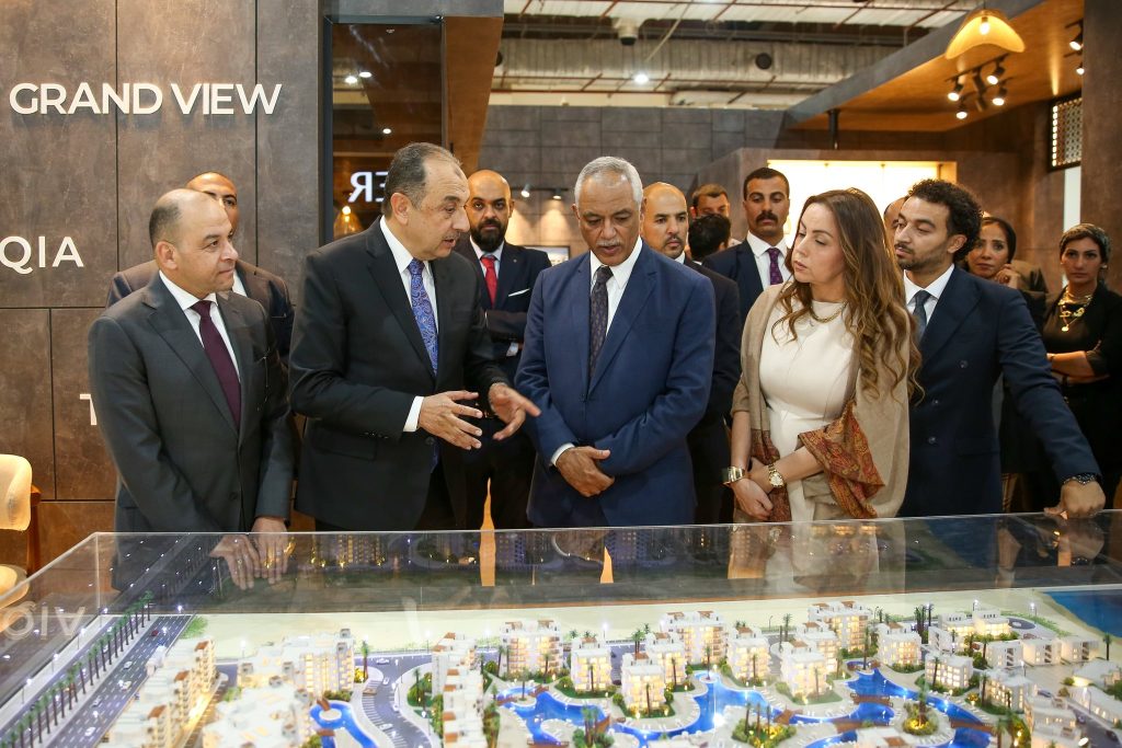 المهندس محمد شيمي: مشروعات "قطاع الأعمال" العقارية شريك رئيسي في خطط التنمية العمرانية المستدامة "و"الإسكندرية للاستثمارات".. من "جراند فيو سموحة" إلى "أريبا" الساحل والسخنة 3 553504032 725898750168240 7255765093275456359 n