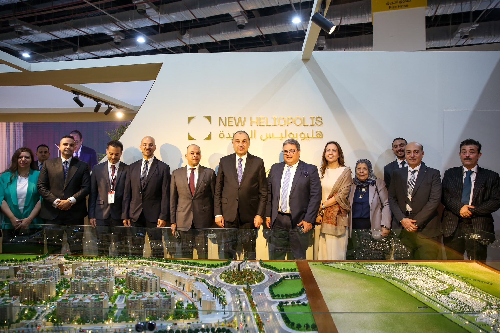 وزير قطاع الأعمال العام يتفقد جناحي شركتي "مصر الجديدة للإسكان والتعمير" و"الإسكندرية للاستثمارات والتنمية العمرانية" بمعرض "سيتي سكيب مصر" 2025 2 554094129 725898610168254 46571512209803216 n