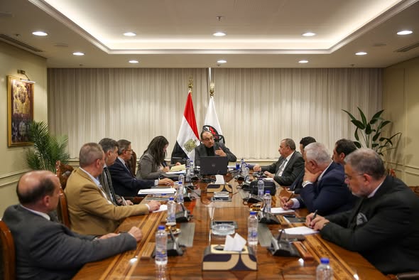 وزير قطاع الأعمال العام يلتقي ممثلي غرفتي صناعة الملابس الجاهزة والصناعات النسيجية والمجلس التصديري للملابس لبحث سبل تعزيز التعاون.. ويؤكد الانفتاح الكامل على الشراكة مع القطاع الخاص لتعميق التصنيع المحلي وتعزيز الصادرات 2 616943329 812720041486110 1183200808182303393 n